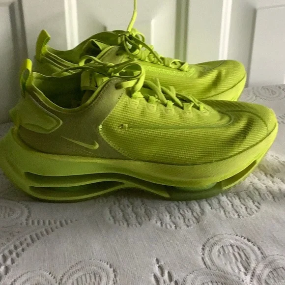 Nike Zoom Double Stacked Sneakers. - Picture 3 of 4